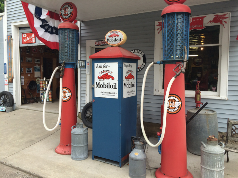 Illustration for article titled Vintage Service Station